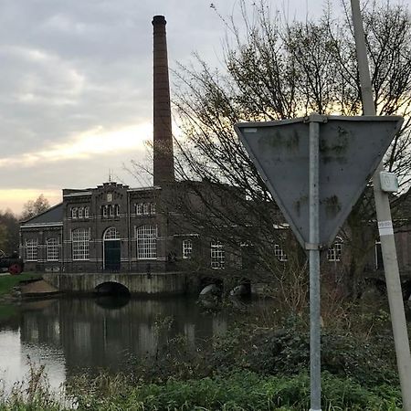 Gezellige Pipo Met Grote Schommel Aan Het Water Villa Medemblik Exterior foto