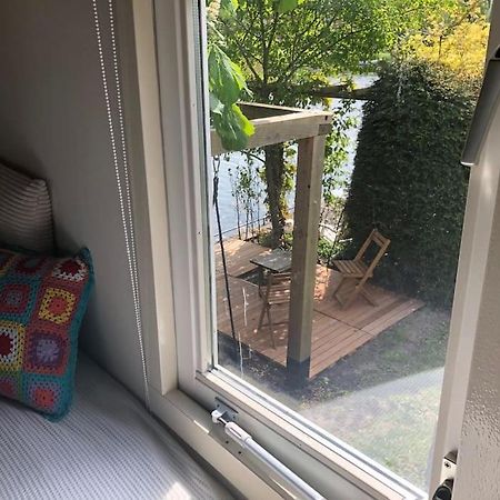 Gezellige Pipo Met Grote Schommel Aan Het Water Villa Medemblik Exterior foto