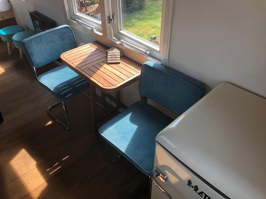 Gezellige Pipo Met Grote Schommel Aan Het Water Villa Medemblik Exterior foto