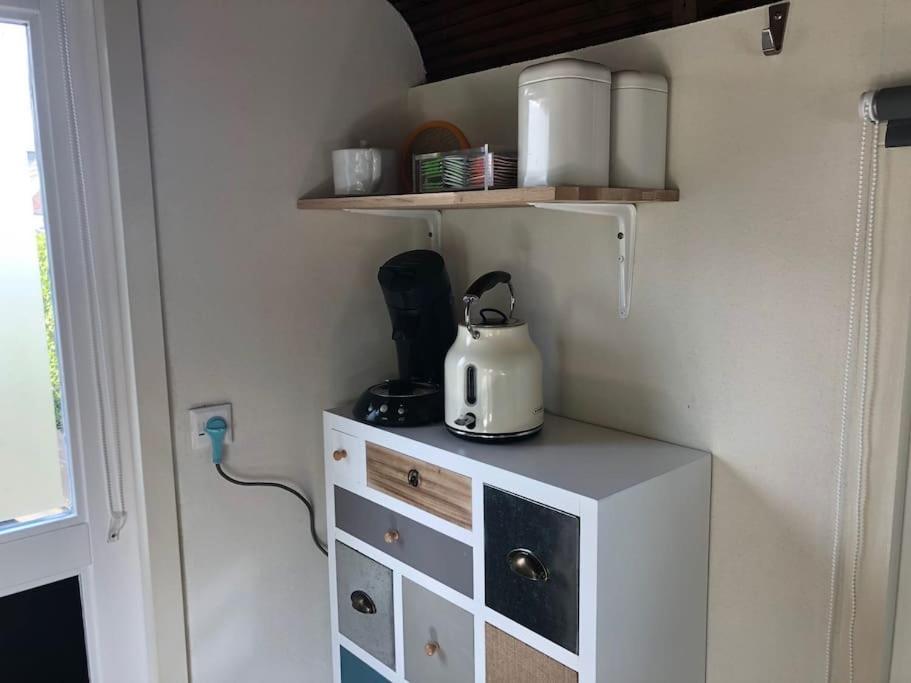 Gezellige Pipo Met Grote Schommel Aan Het Water Villa Medemblik Exterior foto