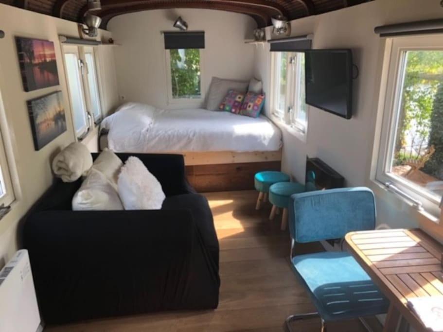 Gezellige Pipo Met Grote Schommel Aan Het Water Villa Medemblik Exterior foto