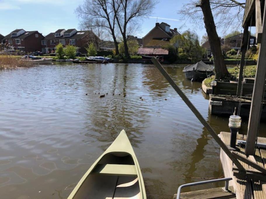 Gezellige Pipo Met Grote Schommel Aan Het Water Villa Medemblik Exterior foto