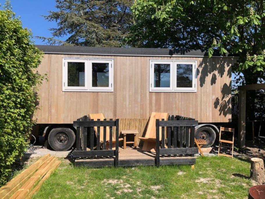 Gezellige Pipo Met Grote Schommel Aan Het Water Villa Medemblik Exterior foto