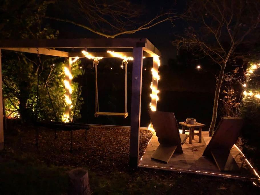 Gezellige Pipo Met Grote Schommel Aan Het Water Villa Medemblik Exterior foto