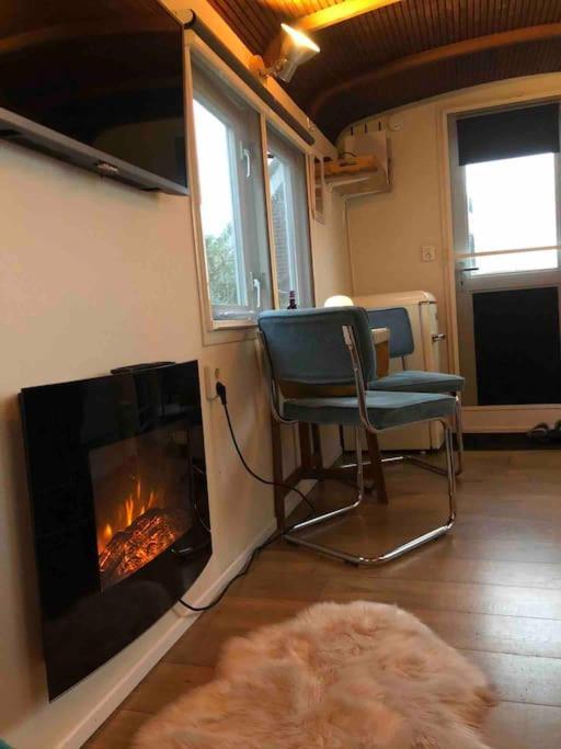 Gezellige Pipo Met Grote Schommel Aan Het Water Villa Medemblik Exterior foto
