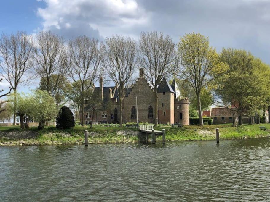 Gezellige Pipo Met Grote Schommel Aan Het Water Villa Medemblik Exterior foto