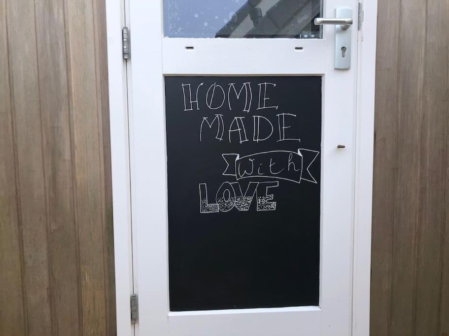 Gezellige Pipo Met Grote Schommel Aan Het Water Villa Medemblik Exterior foto