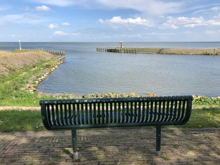 Gezellige Pipo Met Grote Schommel Aan Het Water Villa Medemblik Exterior foto